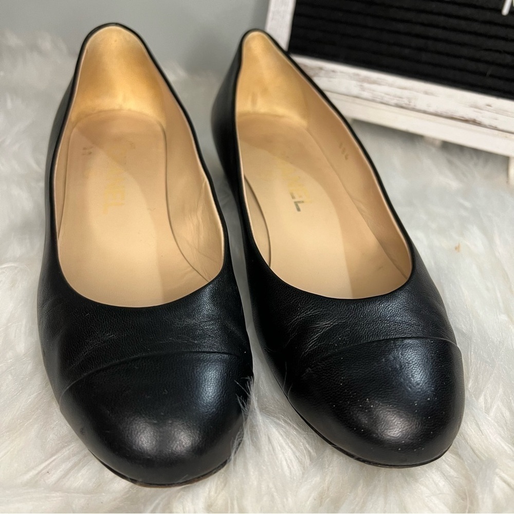 Chanel Black Lambskin Leather Pearl CC Logo Round Toe Low Block Heel Pump - 36C - Picture 2 of 16